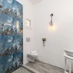 Hemingway Villa-refurbished 2025 וילה