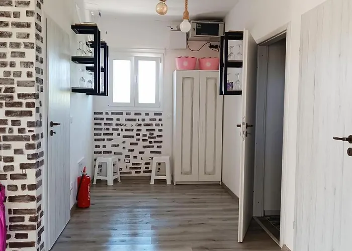 Вилла Hemingway Villa-refurbished 2025