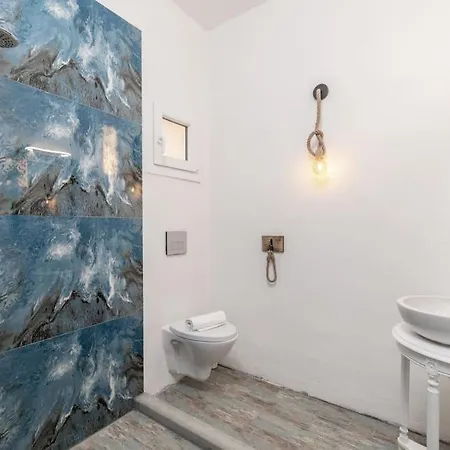 Hemingway Villa-refurbished 2025 וילה