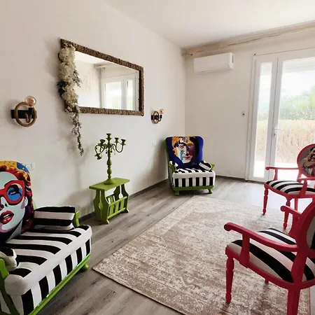 וילה Hemingway Villa-refurbished 2025 ספקיולה